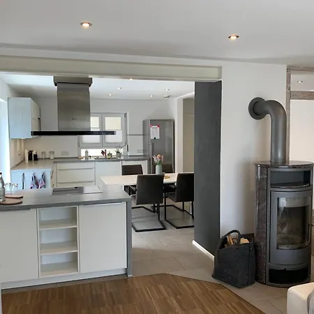 Lina - Komfortwohnung Mit Badewanne, Kamin & Klima Apartamento Kronau