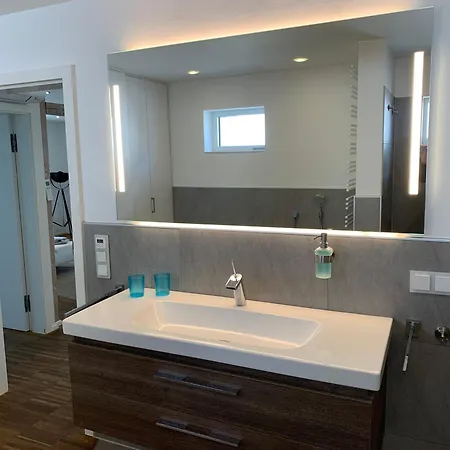 Lina - Komfortwohnung Mit Badewanne, Kamin & Klima Apartamento