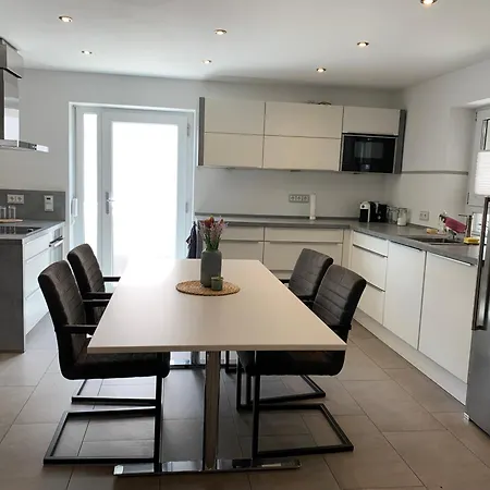 Lina - Komfortwohnung Mit Badewanne, Kamin & Klima *